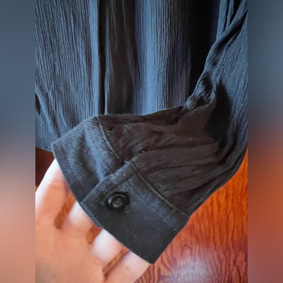 ⭐️Hollister⭐️ Long sleeve black blouse, size Medium ⭐️ - Picture 6 of 12